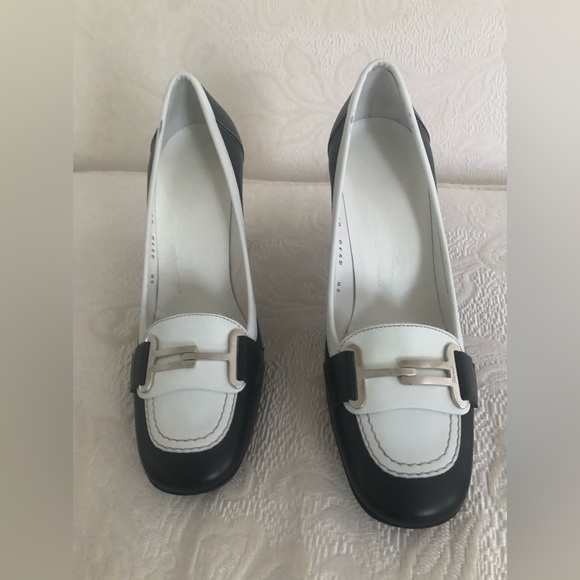 Salvatore Ferragamo Pacisca Black and White Leather fabulous styling shoe-NWT ❤️